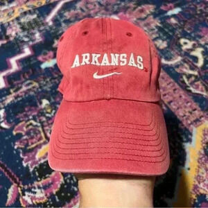 ARKANSAS RAZORBACKS Spellout NIKE Hat Cardinal Red Cap White Swoosh Adjustable‎